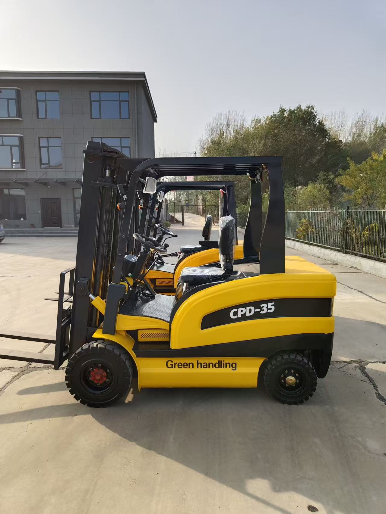 رافعة شوكية كهربائية تعمل بالغ - مراجعة Hydraulic Car Lift وسعره