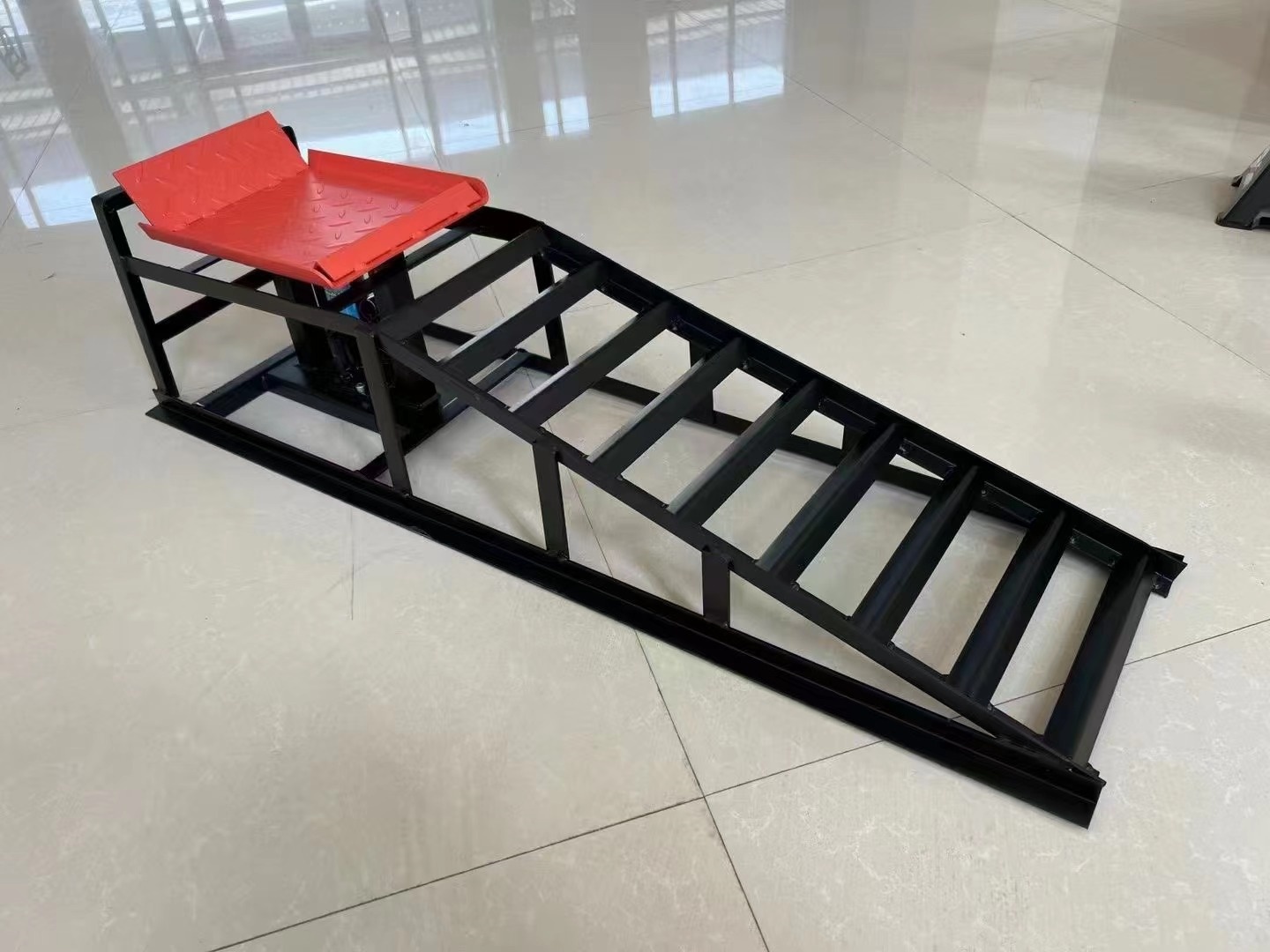 منحدر رفع هيدروليكي محمول للسي - مراجعة Hydraulic Car Lift وسعره